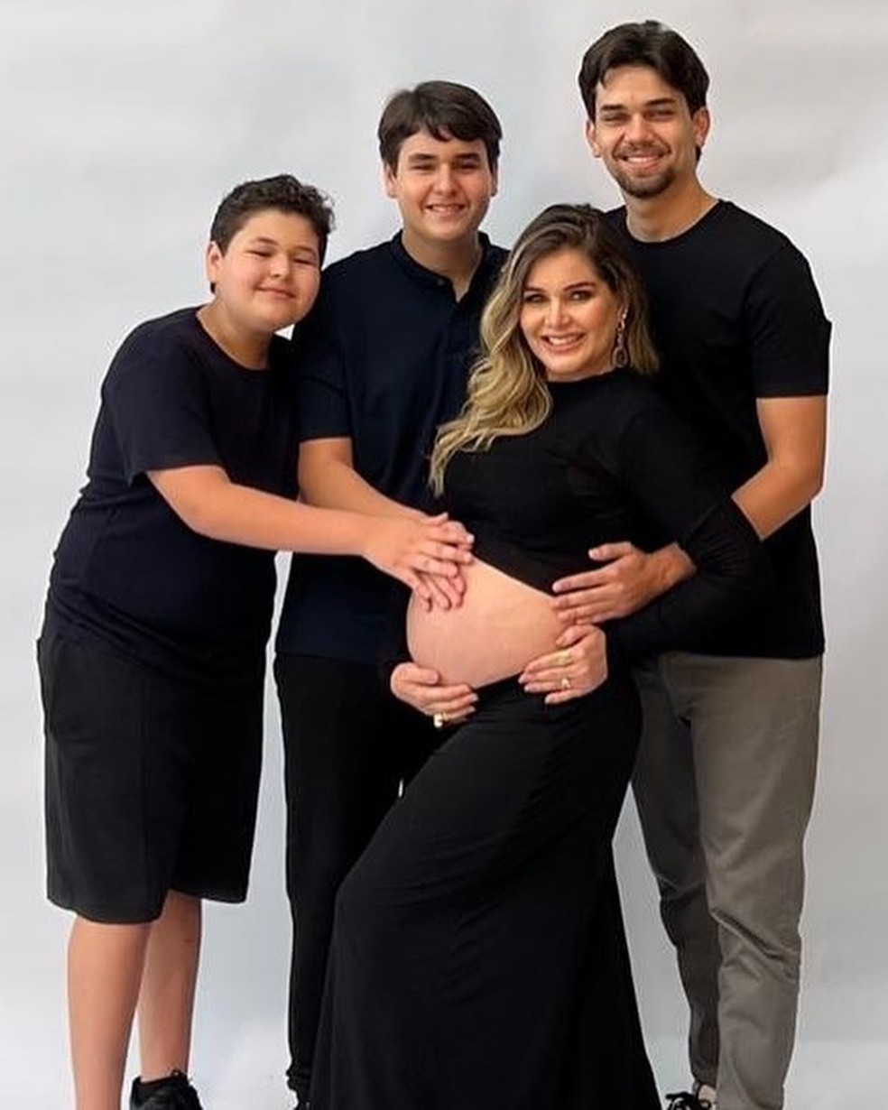 Andra Mota com Fernando, Felipe e Leandrinho  Foto: Reproduo/Instagram