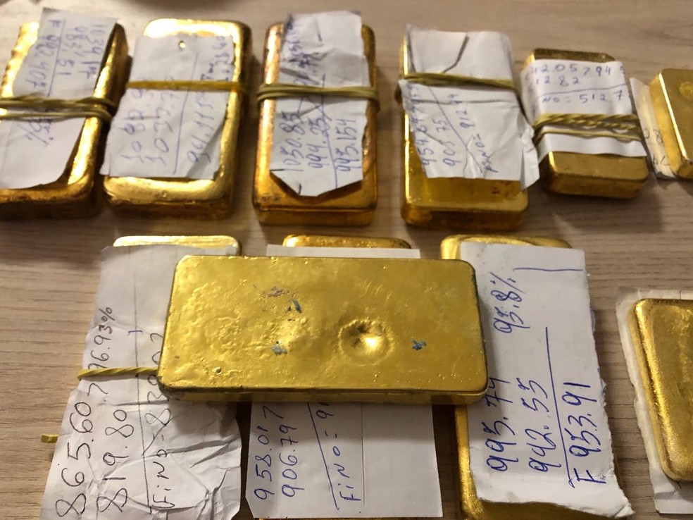 Barras de ouro pesavam 8,9 Kg e foram avaliadas em R$ 1,3 milhÃ£o, segundo a PF (Foto: PolÃ­cia Federal/Roraima)