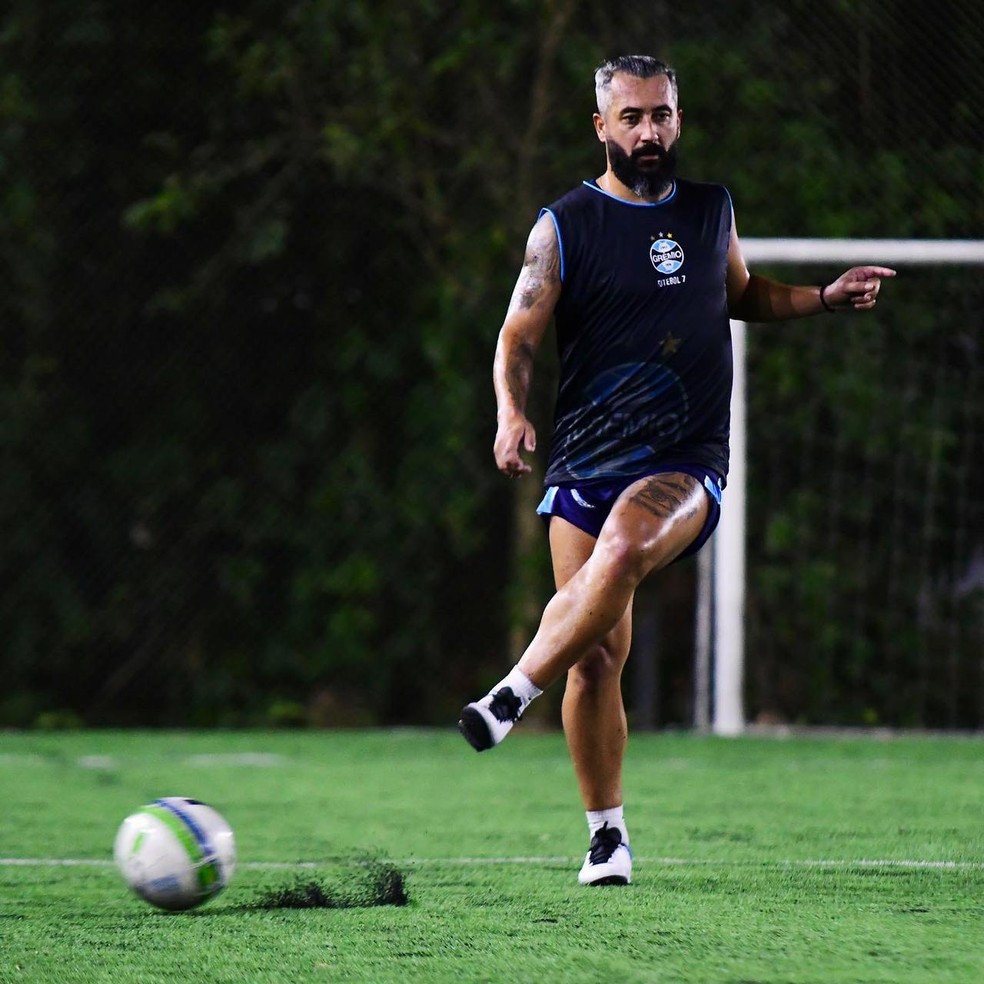 Douglas é integrado ao elenco e treina pela primeira vez com Grêmio Futebol 7