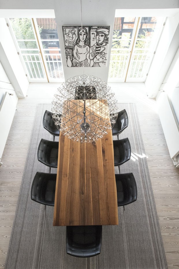 Dúplex em Copenhague mistura estilo escandinavo ao mobiliário caloroso (Foto: Divulgação)
