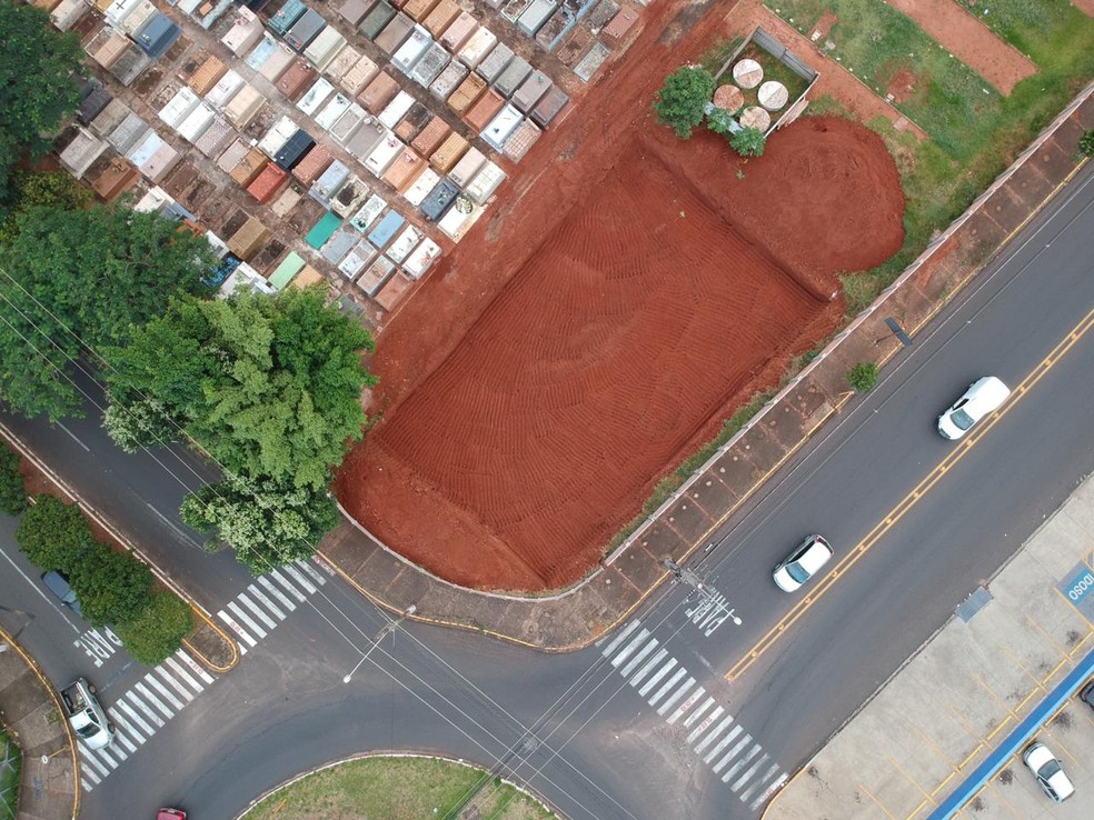 Nova área foi aberta no Cemitério do Redentor em Bauru — Foto: César Culiche / TV TEM 
