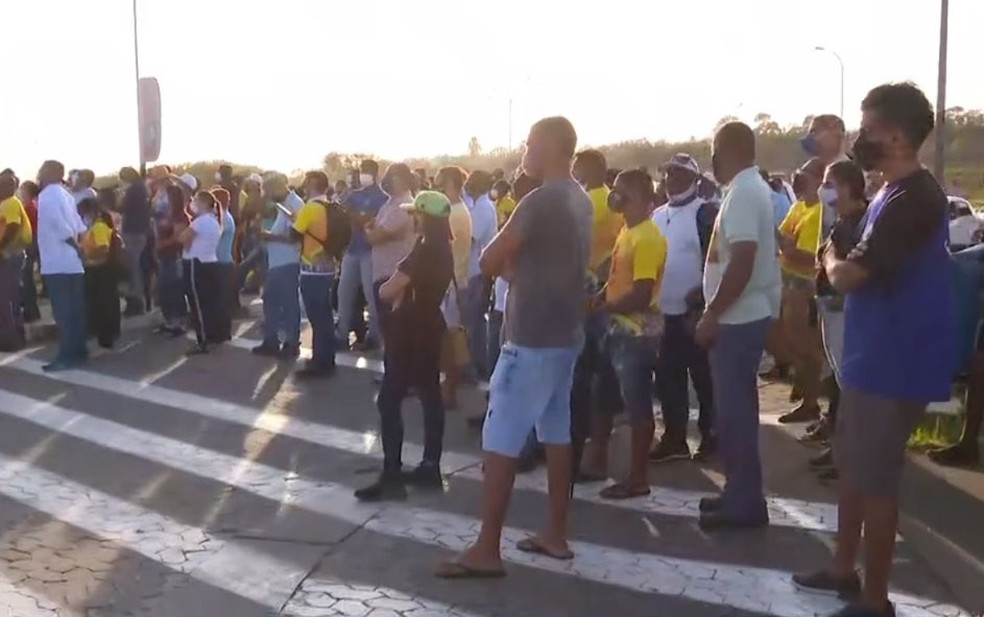 Retomada de trabalho acontece após negociações com o Sindicado dos Metalúrgicos — Foto: Reprodução/TV Bahia