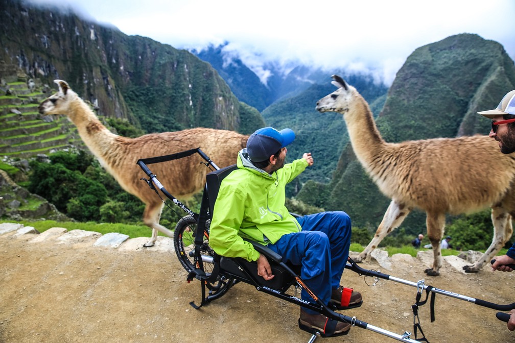 Viagem a Machu Picchu, por ser no topo de uma montanha, se torna difícil para cadeirantes — Foto: Wheel the World/Reprodução