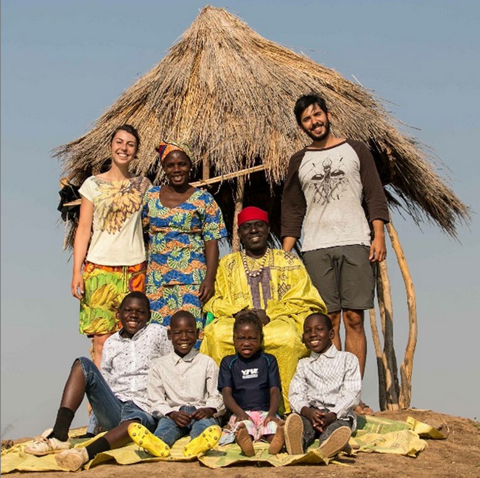 Daniella Schuarts e Leonardo Salomão passaram quase três meses na vila de Mugurameno, na Zâmbia — Foto: Leonardo Salomão/ Arquivo pessoal