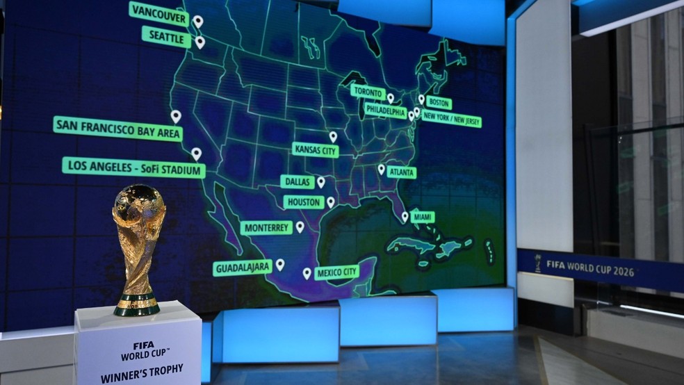 Cerimônia de anúncio das cidades que sediarão a Copa do Mundo em 2026, no Canadá, Estados Unidos e México  — Foto: Reprodução/Fifa+