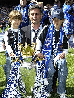 José Mourinho com os filhos no Chelsea (Foto: Getty Images)
