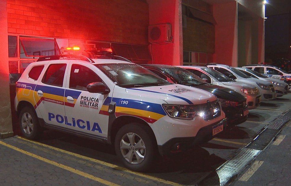 A Pol&iacute;cia Militar foi chamada por vizinhos para atender a ocorr&ecirc;ncia. &mdash; Foto: Reprodu&ccedil;&atilde;o / TV Globo