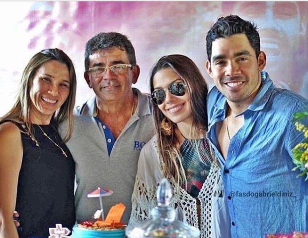 Gabriel Diniz com sua família (Foto: Reprodução Instagram)