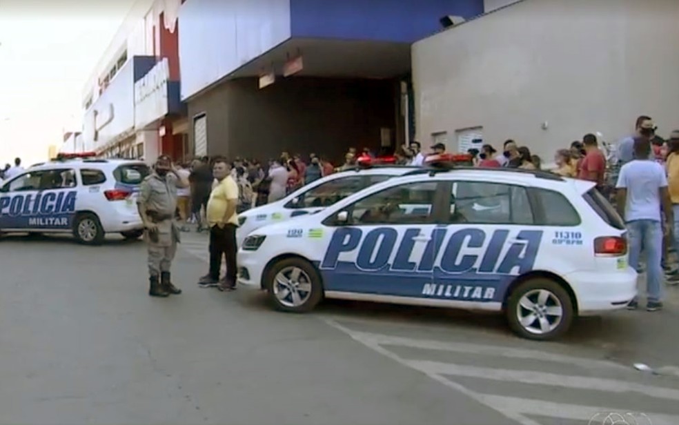 Vendedor é morto a tiros em galeria da Região da 44, em Goiânia — Foto: Reprodução/TV Anhanguera