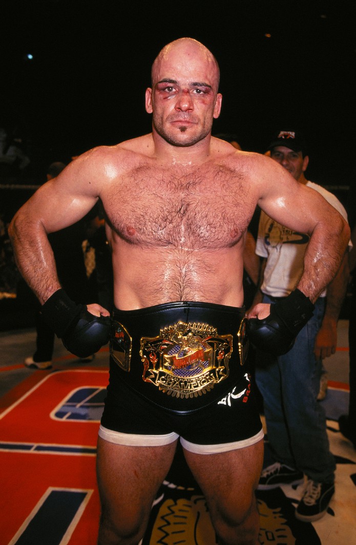 Bas Rutten foi campeão peso-pesado do UFC em 1999 — Foto: Josh Hedges/Getty Images