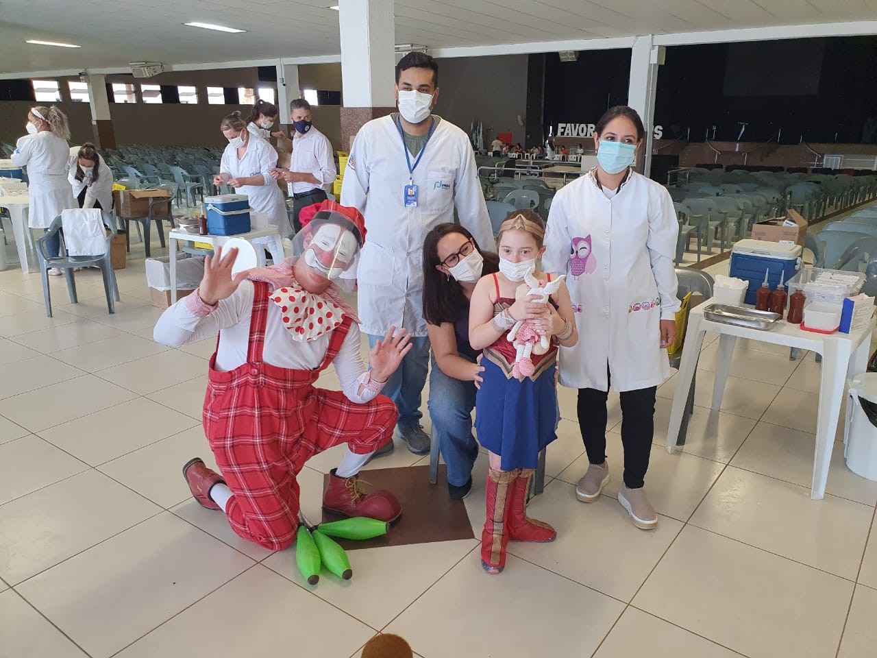 De Mulher Maravilha, menina de 7 anos é a 1ª criança a ser vacinada contra a Covid-19 em Ponta Grossa: 'Melhor que sorvete'