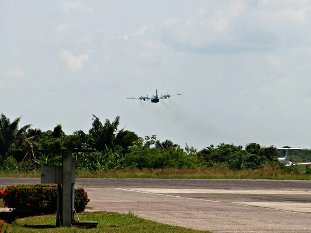 Primeira aeronvae saiu às 11h de Manaus, no horário local (Foto: Suelen Gonçalves/ G1 AM)