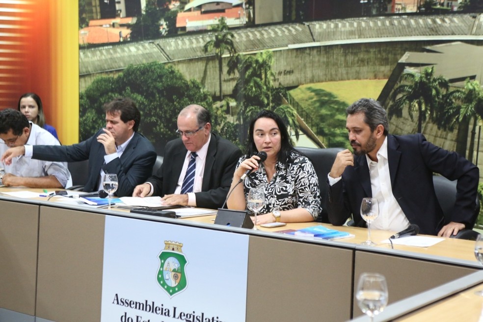 CCJR aprova PEC que extingue Tribunal de Contas dos Municípios do Ceará (Foto: Marcos Mouro/Assembleia Legislativa)
