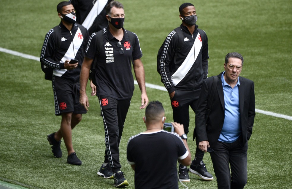 Vanderlei Luxemburgo, técnico do Vasco, antes do jogo contra o Palmeiras — Foto: Marcos Ribolli