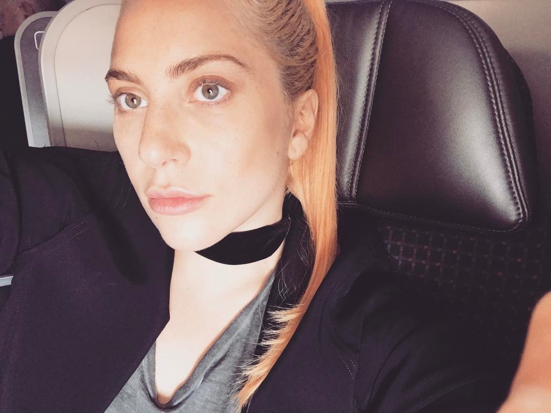 Lady Gaga sem maquiagem: sobrancelhas bem desenhadas (Foto: Reprodução Instagram)