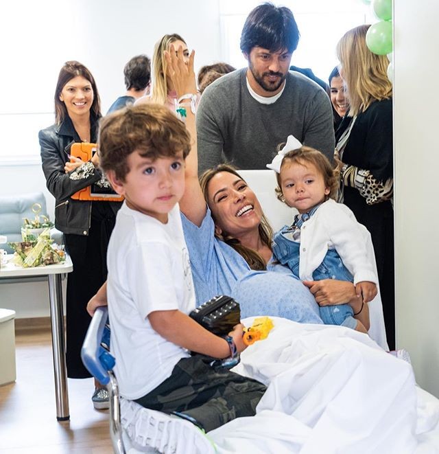 Patricia Abravanel mostra a família na maternidade antes do parto (Foto: Katia Rocha/Reprodução Instagram)