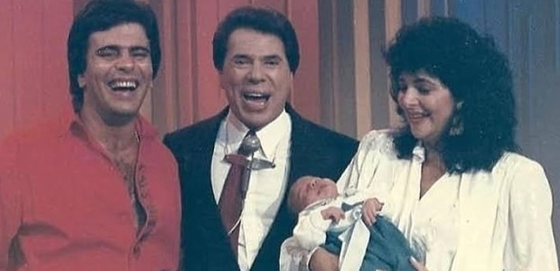 Silvio Santos com Wagner Montes e Sonia Lima no Show de Calouros. Casal apresentou o filho, Diego Montez, nascido em novembro de 1992  (Foto: Divulgação/SBT)