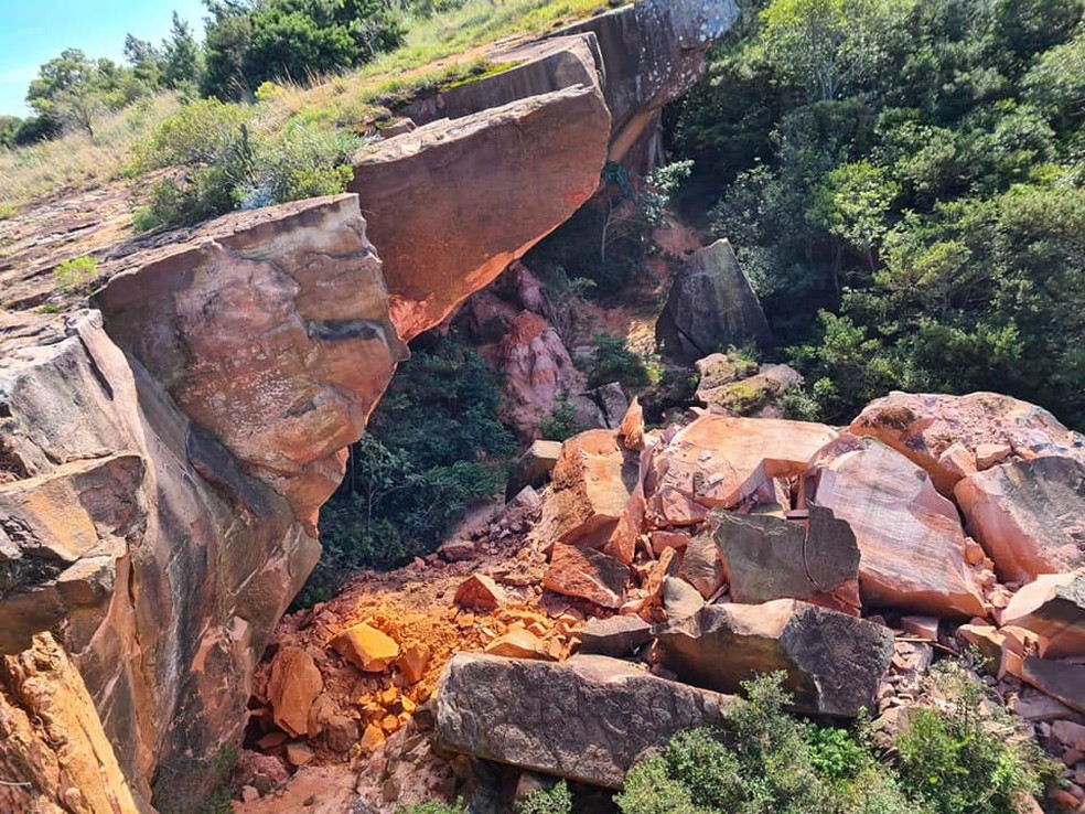 Formação rochosa de arenito após desabamento em Alegrete — Foto: Alice Nemitz/Arquivo pessoal