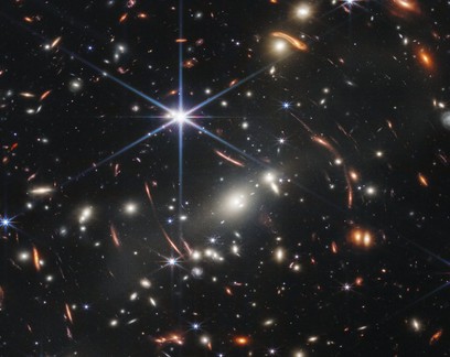Webb revela galáxia com os aglomerados globulares mais antigos do Universo
