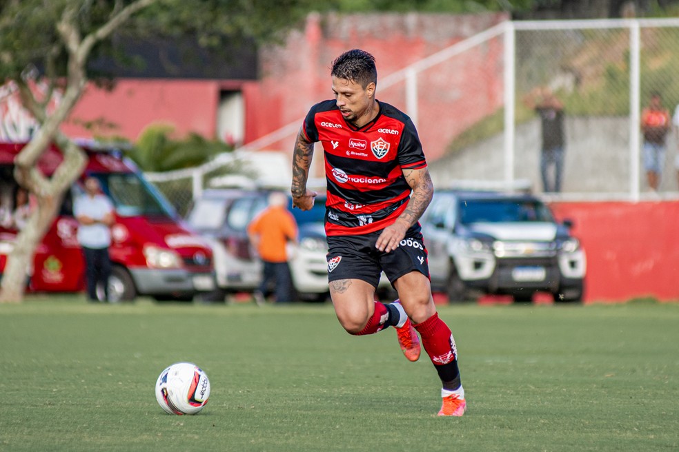 Rafinha em ação com a camisa do Vitória, na Série C — Foto: Pietro Carpi / EC Vitória