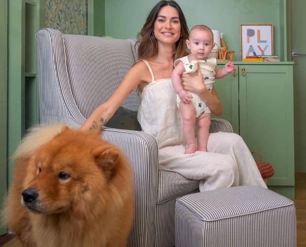 Thaila Ayala com o filho, Francisco, e o cachorro, Martin (Foto: Instagram/@thailaayala/Reprodução)