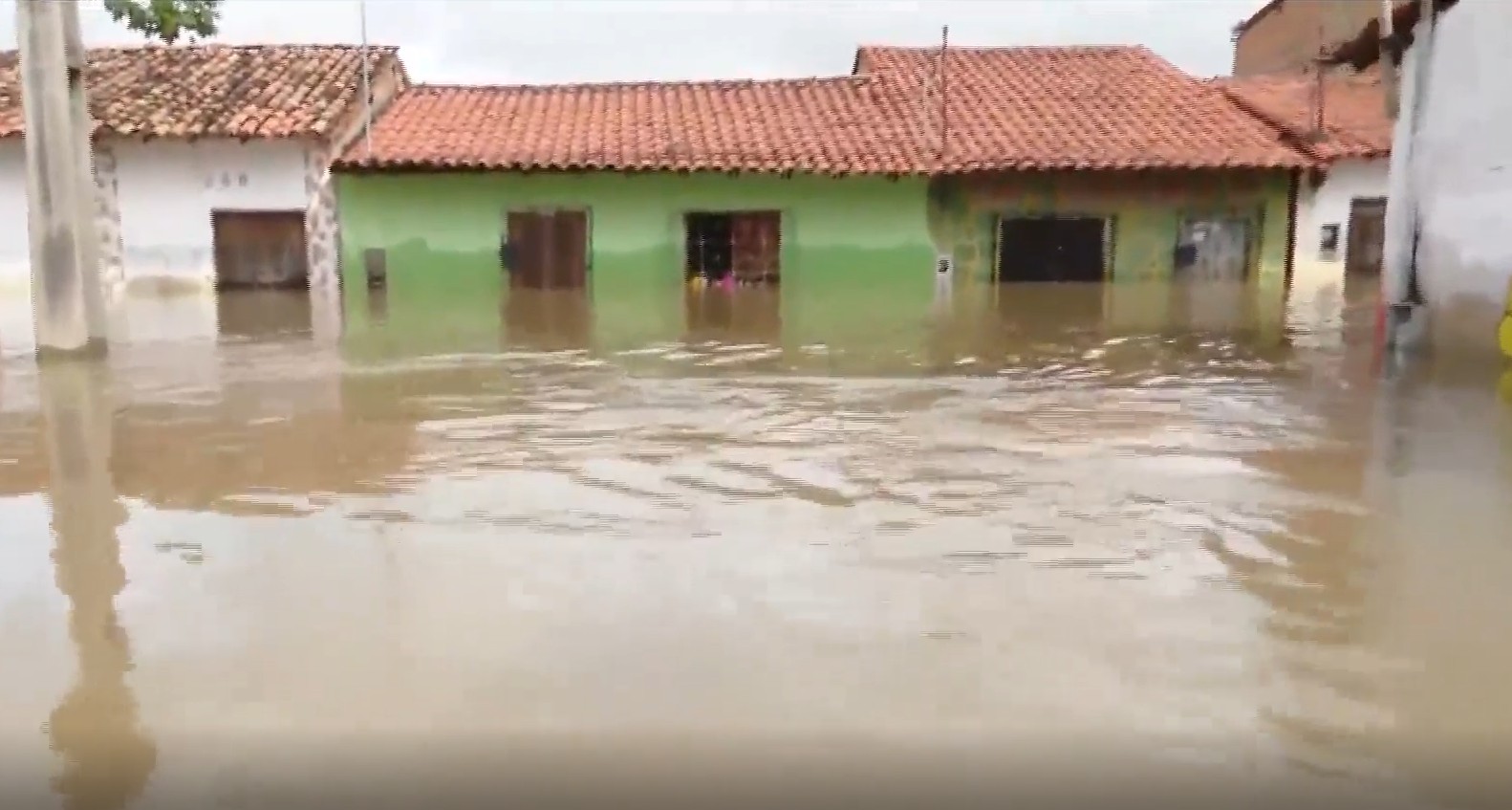 Sobe o número de famílias desabrigadas por conta da cheia 
do rio Mearim, no Maranhão