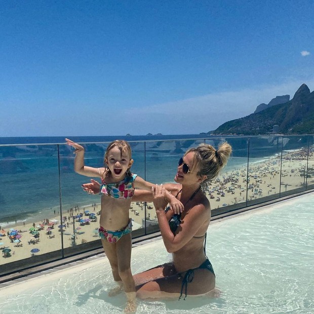 Eliana com a filha, Manuela (Foto: Reprodução/Instagram)