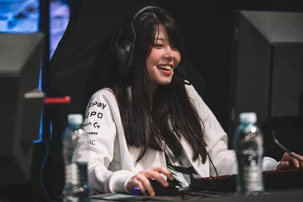 Minas no LoL: conheça Jime, a primeira ADC do cenário e relembre pro players mayumi.jpg