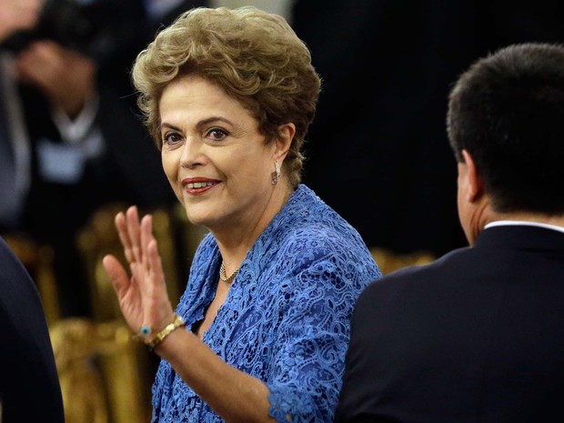 A presidente Dilma Rousseff chega para a cerimônia de posse de Mauricio Macri nesta quinta-feira (10) na sede do governo argentino (Foto: AP Photo/Victor R. Caivano)