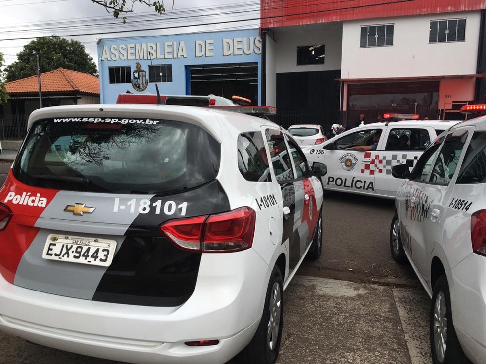 Velório de Daniel Alves de Lima, de 32 anos, é realizado na sede da Igreja Assembleia de Deus, no Jardim Monte Alto — Foto: Stephanie Fonseca/G1