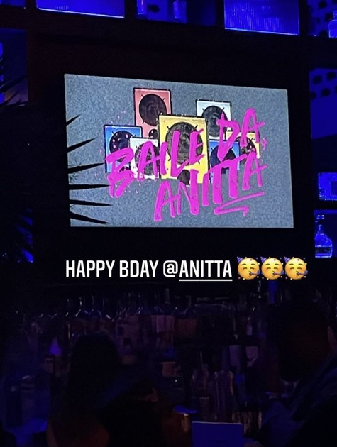 Telão na festa de Anitta (Foto: Reprodução)