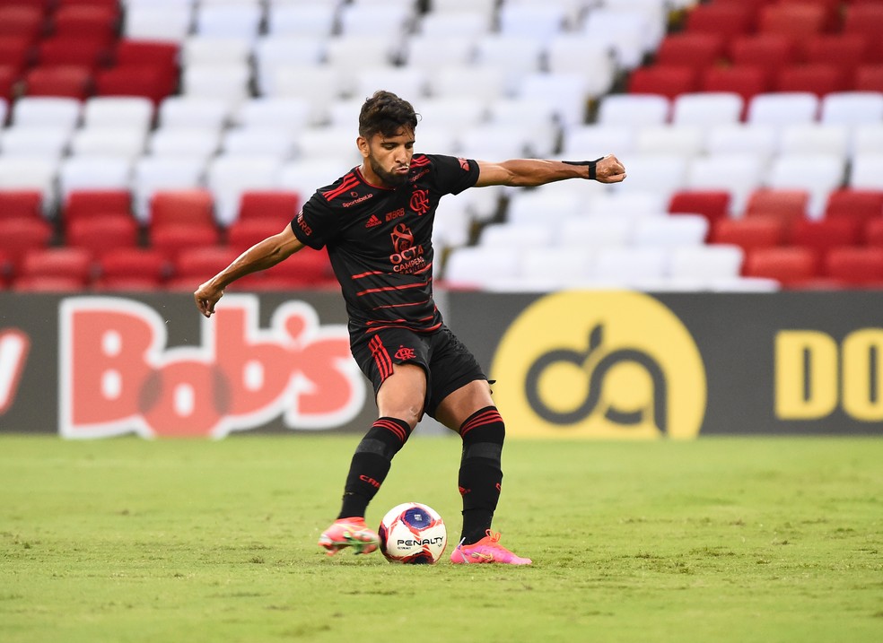 Pepê em ação pelo Flamengo no Campeonato Carioca — Foto: André Durão