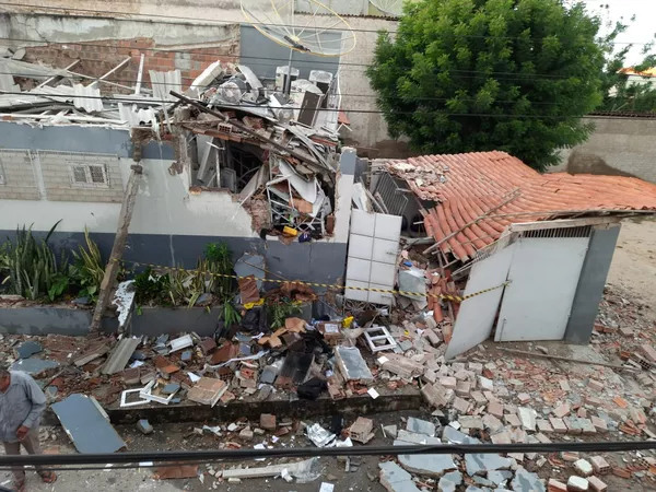 Criminosos usam explosivos e explodem banco em Amontada, no interior do Ceará — Foto: Arquivo pessoal