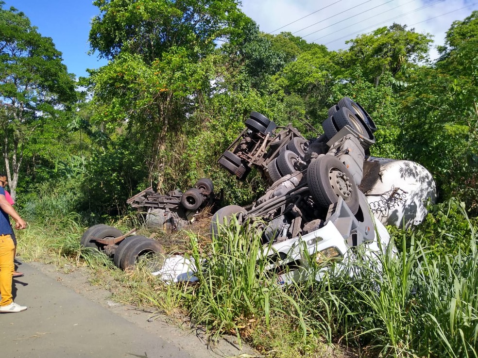 Acidente com caminhão na BR-415 deixa um morto, no sul da Bahia  — Foto: Redes Sociais