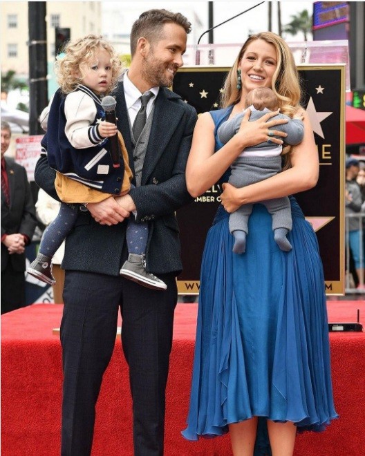 Ryan Reynolds, Blake Lively e as filhas (Foto: Instagram)