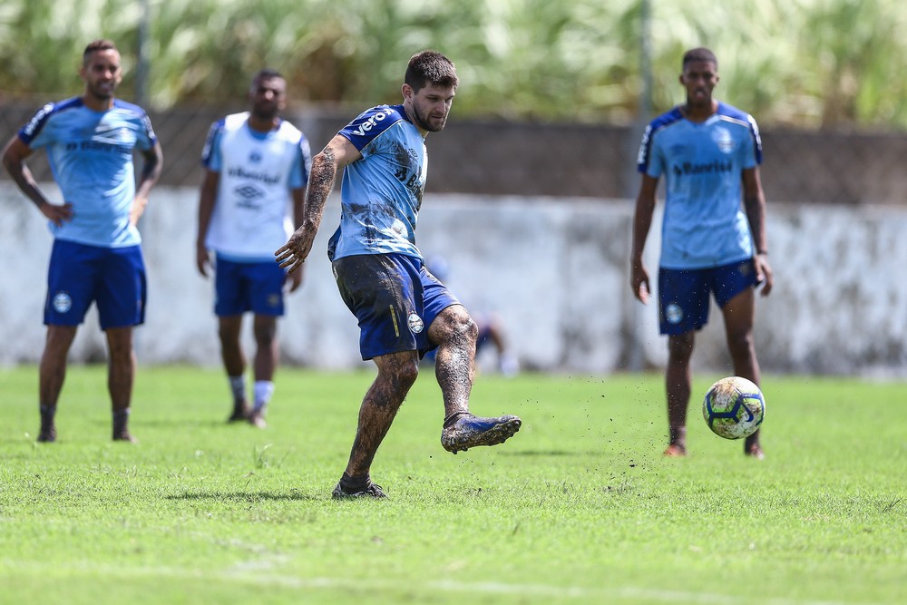 Kannemann vira preocupação no Grêmio por convocação antes de decisões na Copa do Brasil