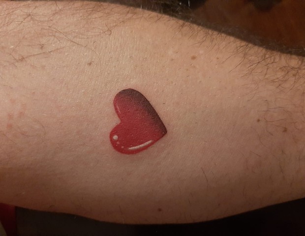 Pai tatua coração que filho desenhou  (Foto: Arquivo Pessoal )