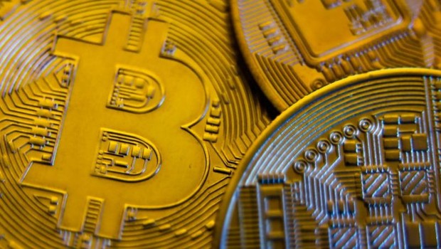 Bitcoin: o que explica sobe e desce da criptomoeda, com queda vertiginosa após valorização recorde? (Foto: NURPHOTO)