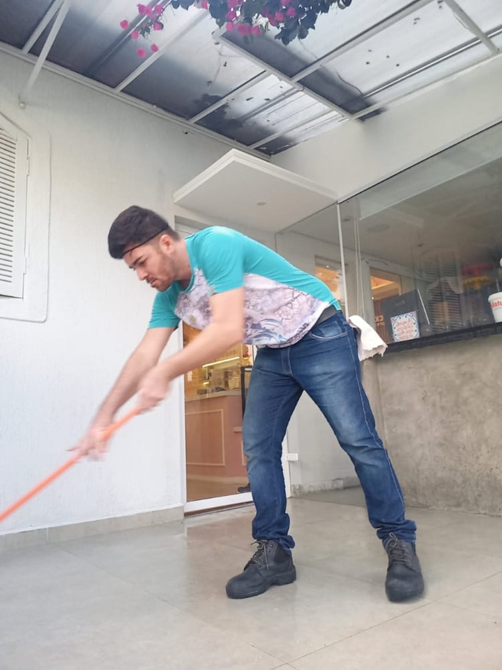 Gautyelle começou a trabalhar como diarista durante a pandemia — Foto: Arquivo Pessoal