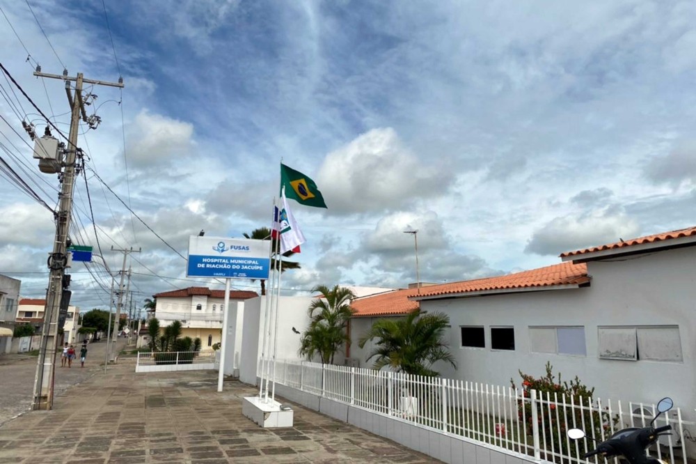 Idoso fratura costelas em ataque de touro na BA; vítima se arrasou pelo chão até encontrar ajuda