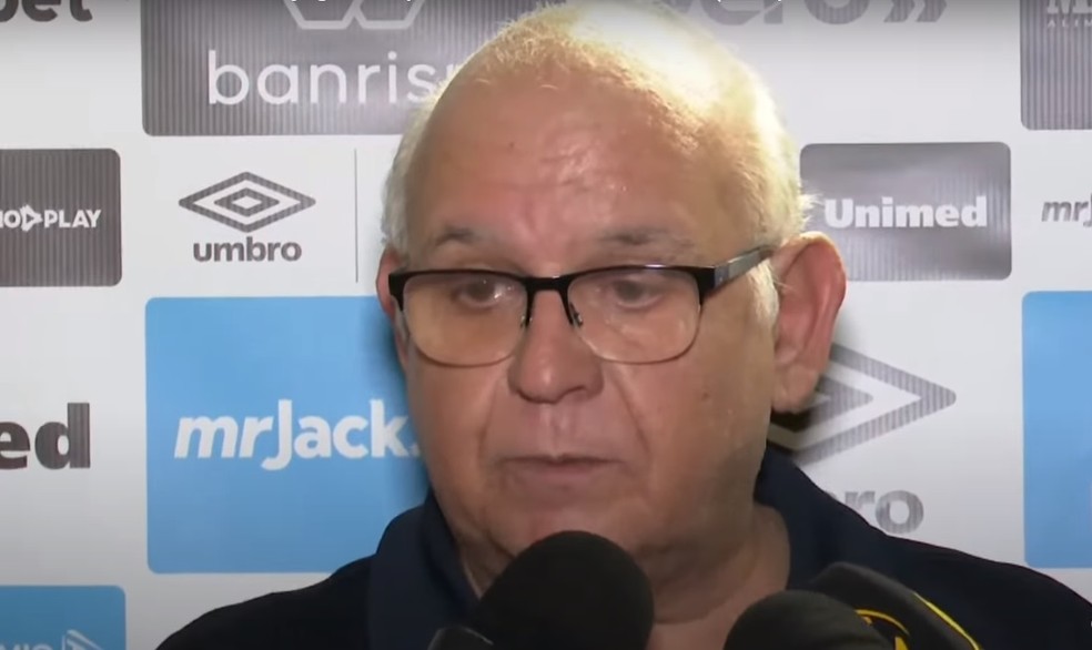 Grêmio reclama de arbitragem e quer reunião com comissão da CBF