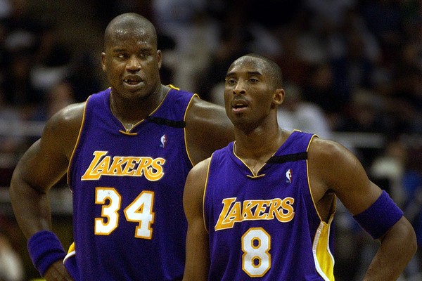 Shaquille ONeal e Kobe Bryant em ação pelo Los Angeles Lakers (Foto: Getty Images)