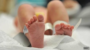 Pais de recém-nascidos hermafroditas na Alemanha podem optar por gênero 'indefinido' (Foto: BBC)