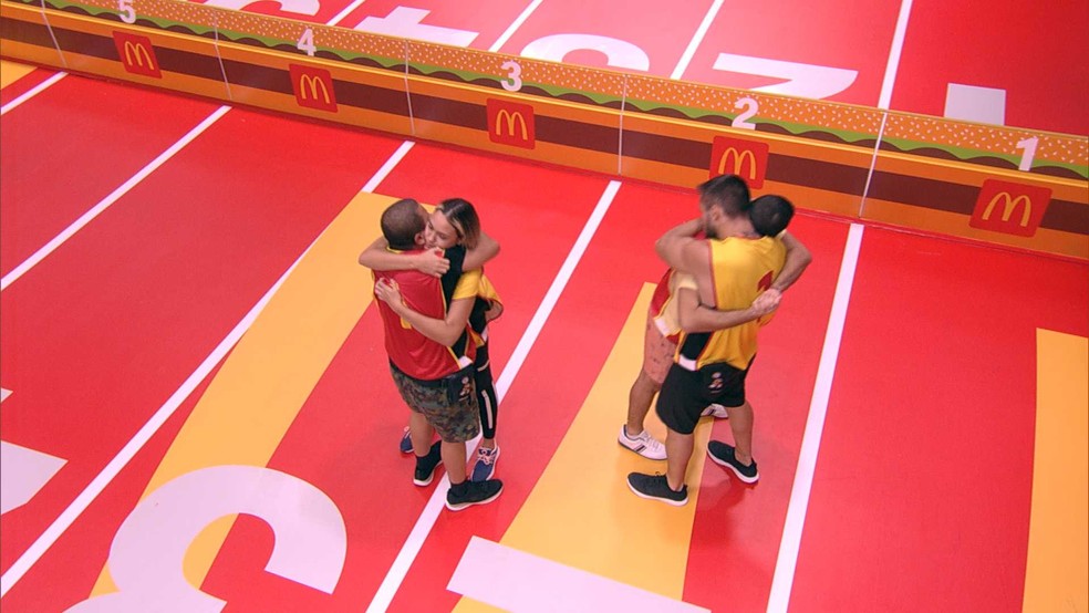 Arthur e Projota são última dupla a deixar a Prova do Líder McDonald's — Foto: Globo