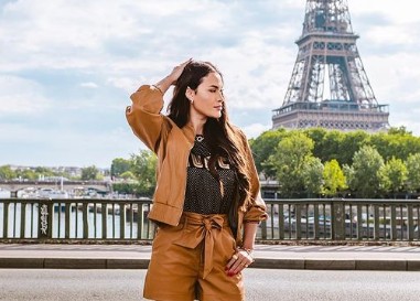 Sarah Andrade posa em Paris, na França (Foto: Instagram)