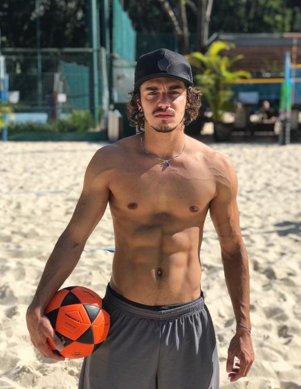 Leonardo Zanchin em momento de folga em praia carioca (Foto: Reprodução/Instagram)