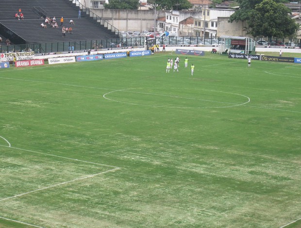 Chuva encharca gramado em Itapira e adia etapa final de Vasco 1 x