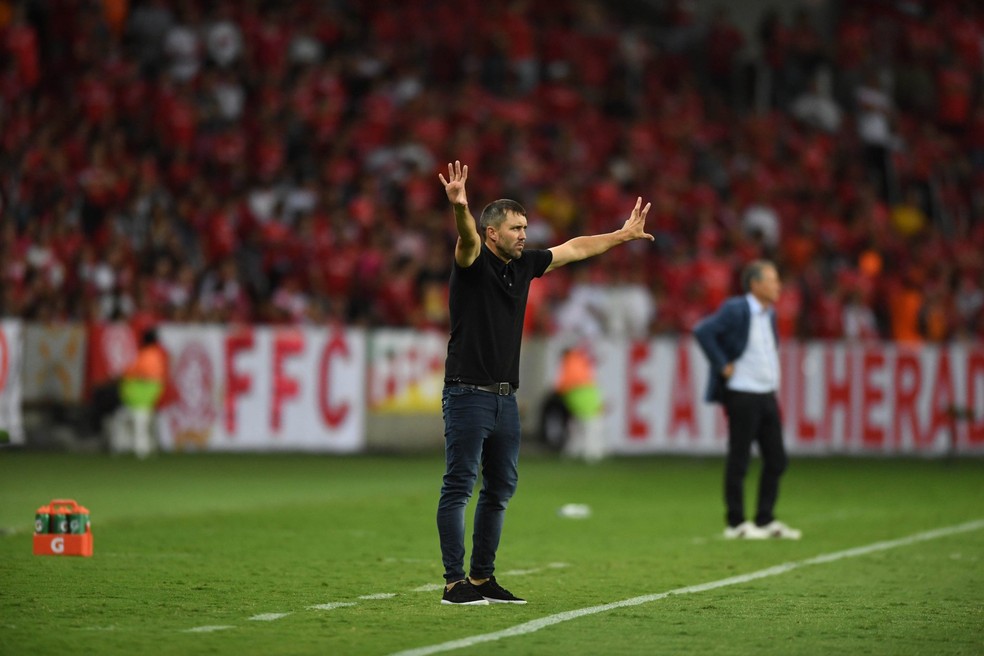 Coudet na partida contra a Universidad Católica, no Beira-Rio — Foto: Ricardo Duarte / Internacional