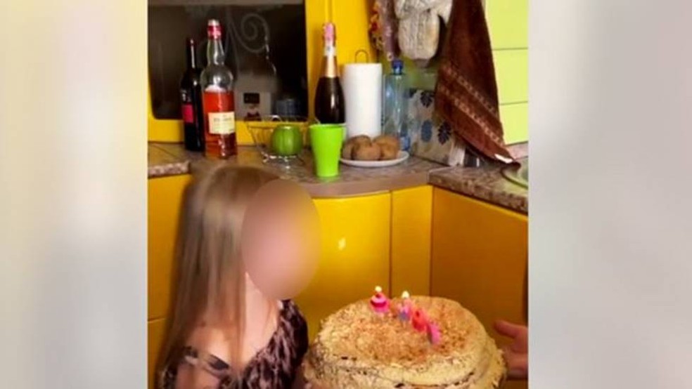 Um vídeo que circulou na internet mostra uma família comemorando um aniversário na mesma cozinha — Foto: UKRAINIAN ARMED FORCES/TELEGRAM