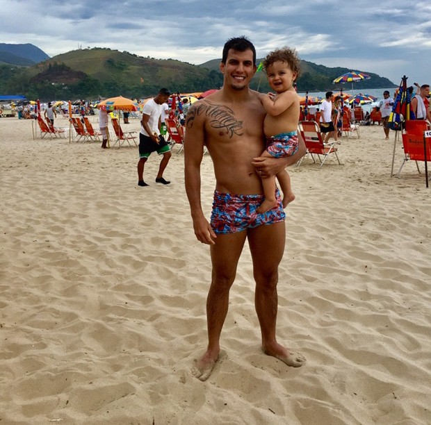 Felipe Sertanejo com o filho, Theo (Foto: Divulgação/ LV Assessoria)